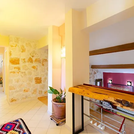 Stone Clad La Maison P * كاس