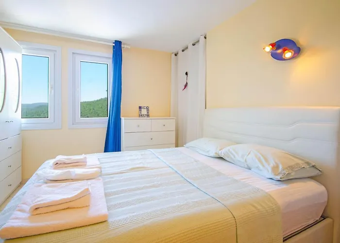 Villa Stone Clad La Maison P