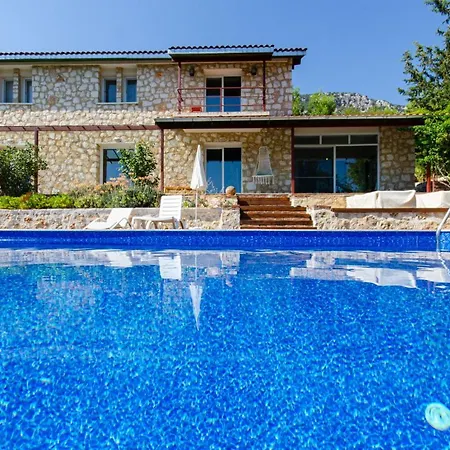 וילה Stone Clad La Maison P