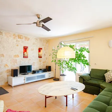 וילה Stone Clad La Maison P *