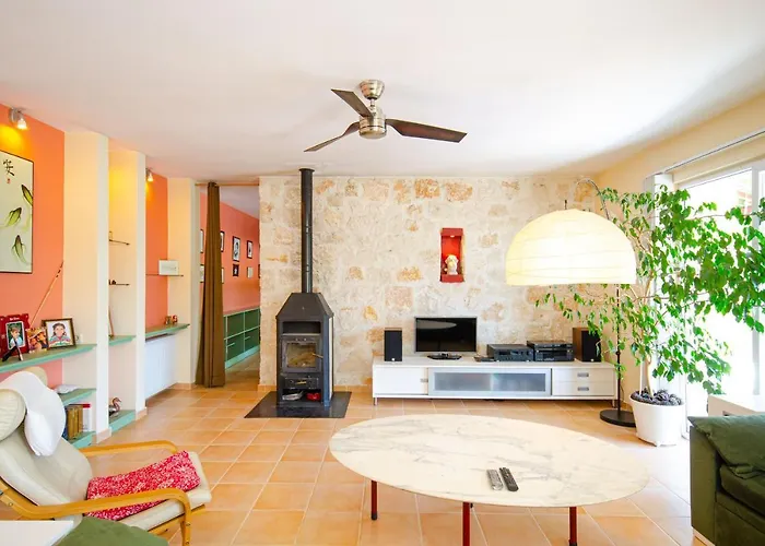 Stone Clad La Maison P كاس