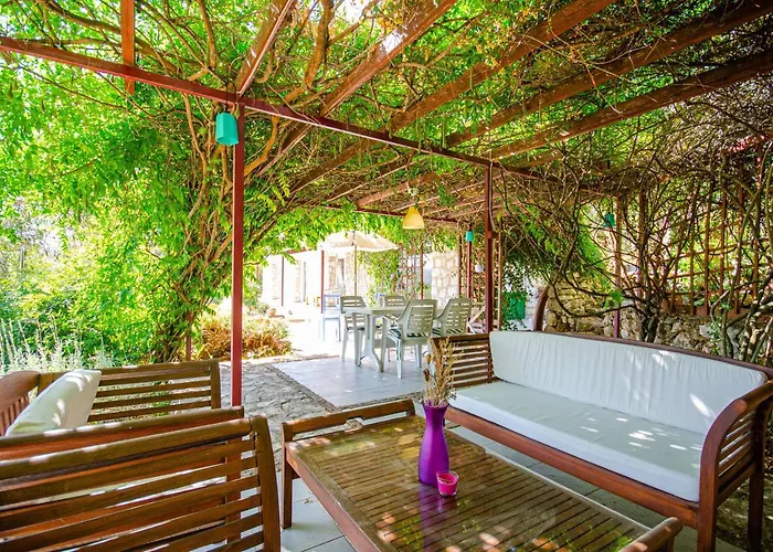 Stone Clad La Maison P * كاس