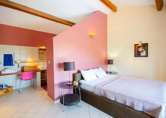 Stone Clad La Maison P فيلة