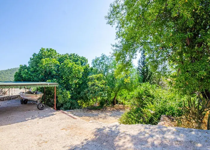 Stone Clad La Maison P * كاس