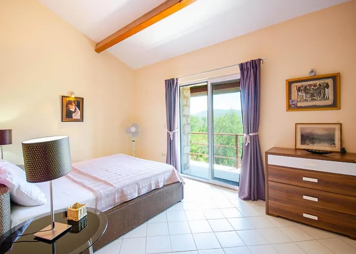 فيلة Stone Clad La Maison P *